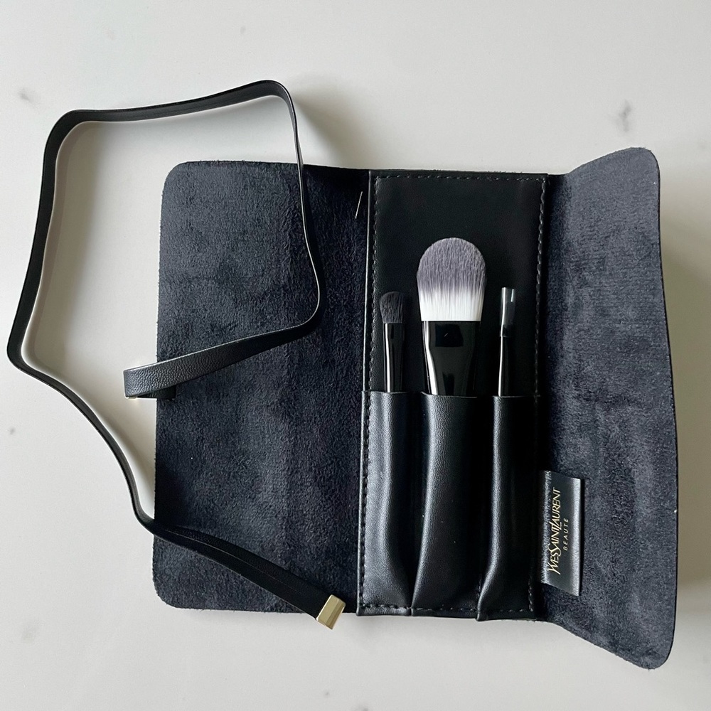 New - Yves Saint Laurent 3-piece brush kit and carrying case - Picture 2 of 5